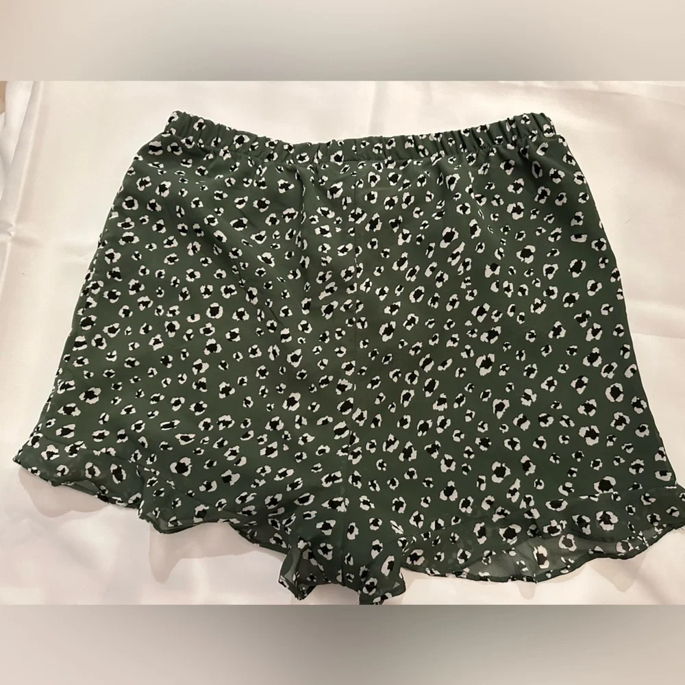 JACK by BB Dakota green leopard print shorts